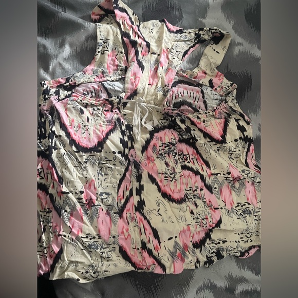 EUC Printed Blouse - Picture 2 of 2